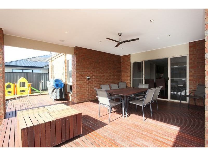 6 Stroud Glen, Tarneit VIC 3029