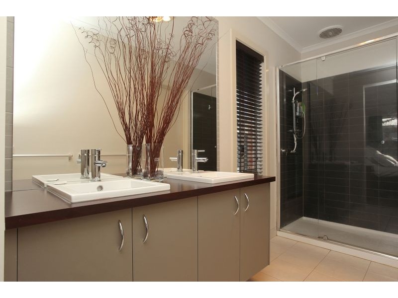6 Stroud Glen, Tarneit VIC 3029