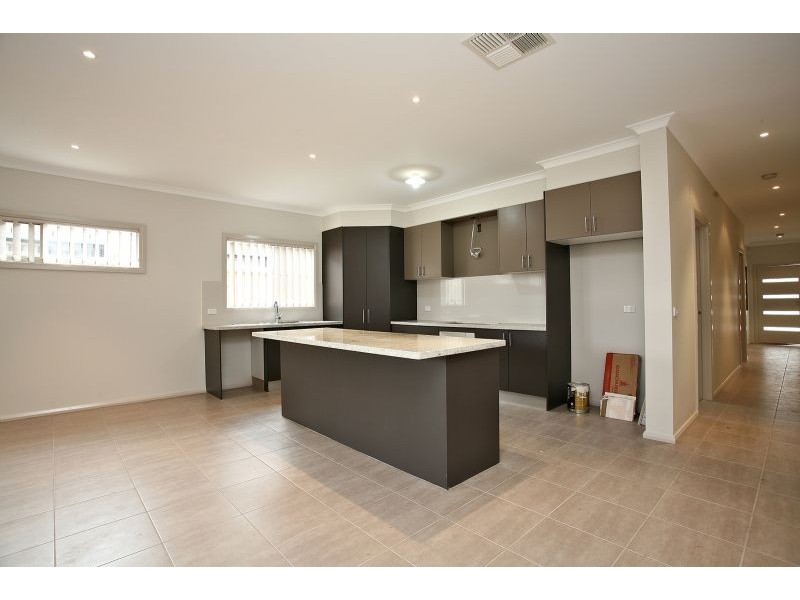14 Hilderbrand Avenue, Williams Landing VIC 3027