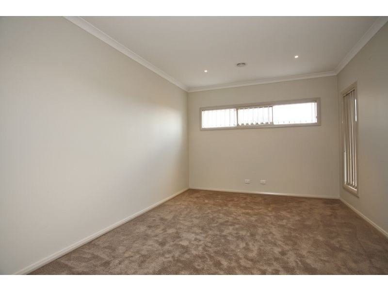 14 Hilderbrand Avenue, Williams Landing VIC 3027