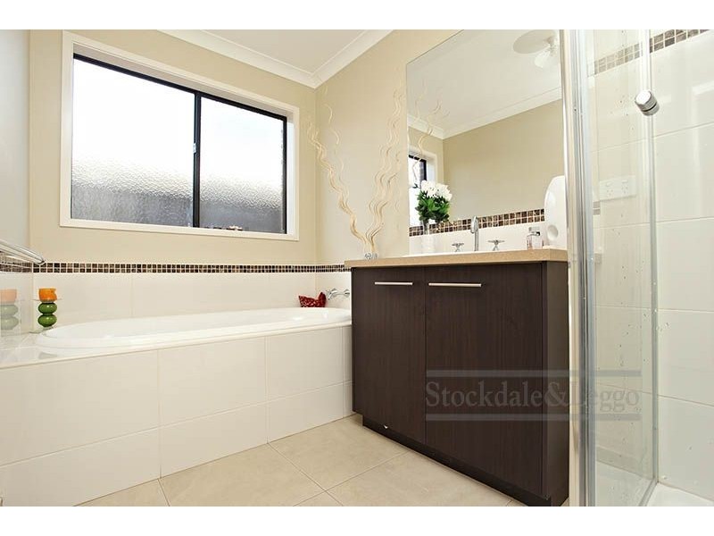 13 Gunyong Cres, Wyndham Vale VIC 3024