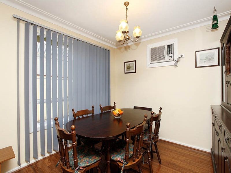 19 Ravenslea Crescent,, Deer Park VIC 3023