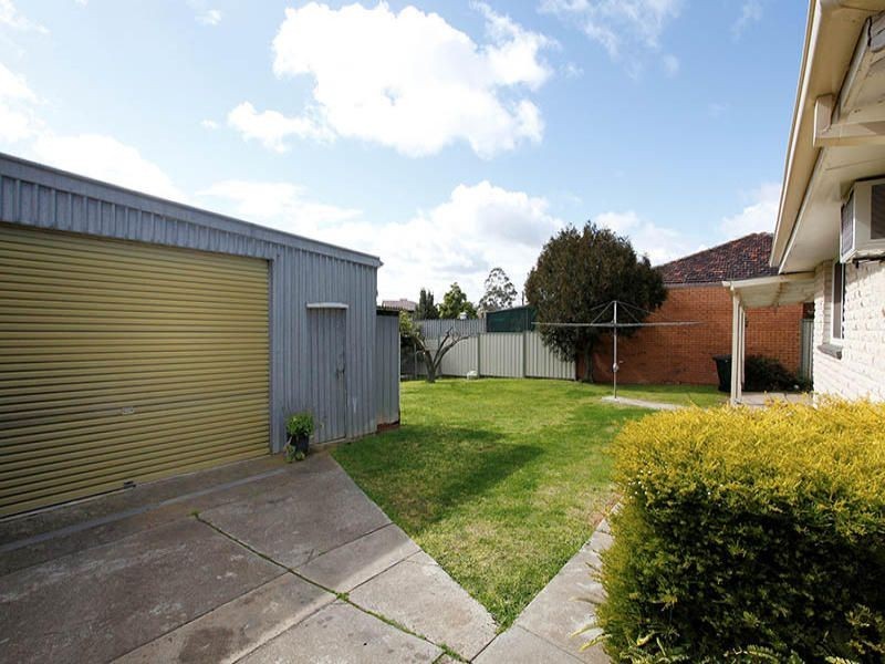 19 Ravenslea Crescent,, Deer Park VIC 3023