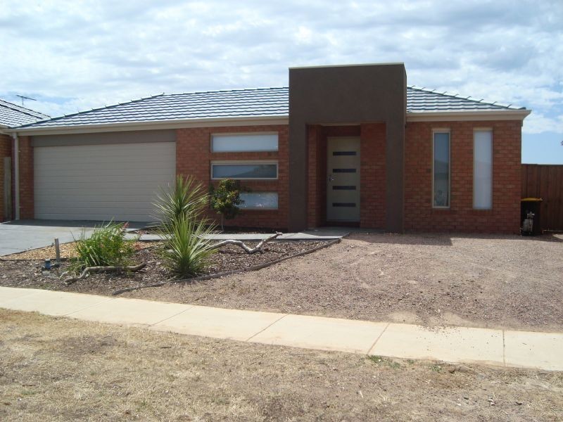10 Gungurra Grove, Wyndham Vale VIC 3024