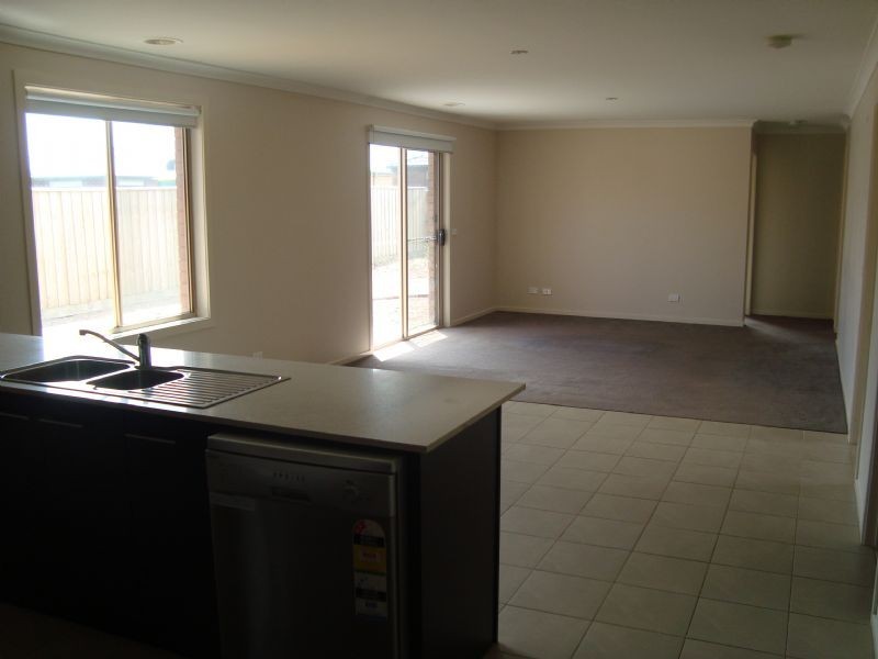 10 Gungurra Grove, Wyndham Vale VIC 3024