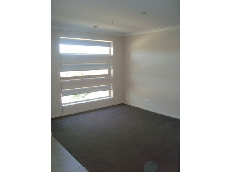 10 Gungurra Grove, Wyndham Vale VIC 3024