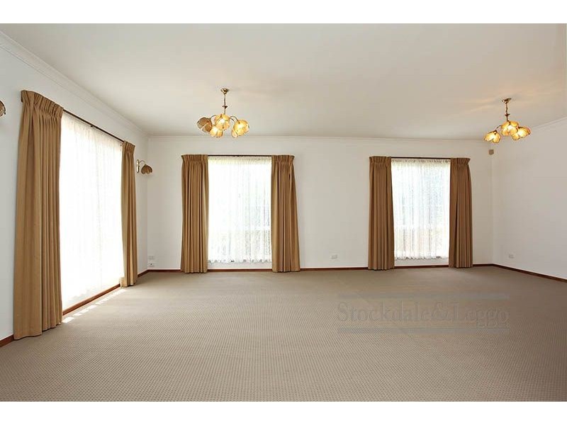 8 Montpellier Drive, Werribee VIC 3030