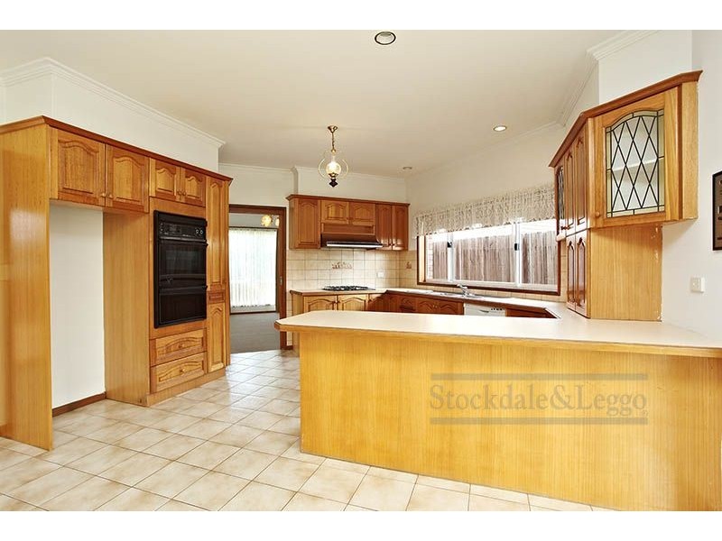 8 Montpellier Drive, Werribee VIC 3030