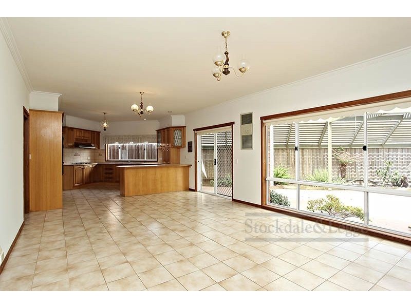 8 Montpellier Drive, Werribee VIC 3030