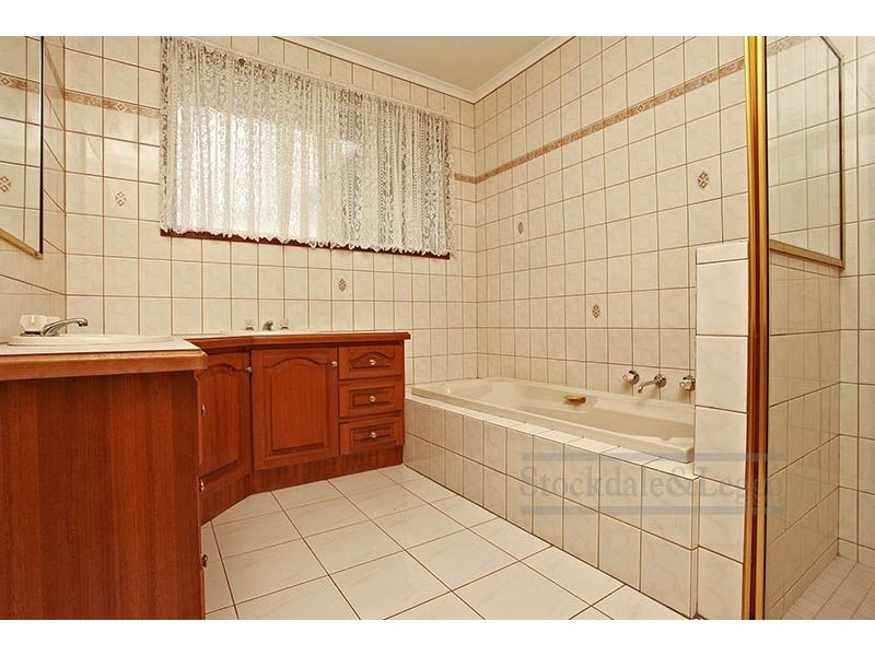 8 Montpellier Drive, Werribee VIC 3030