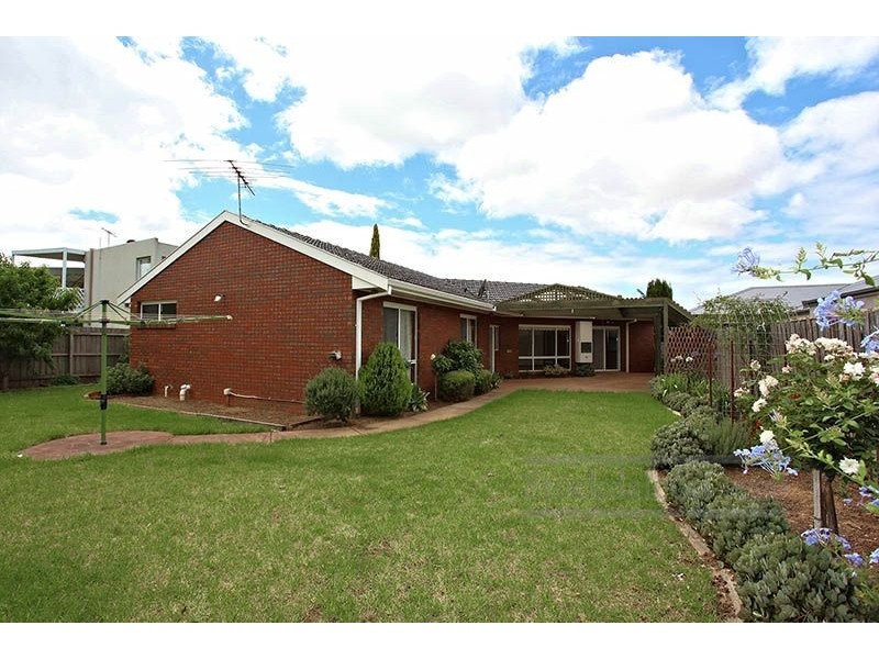 8 Montpellier Drive, Werribee VIC 3030