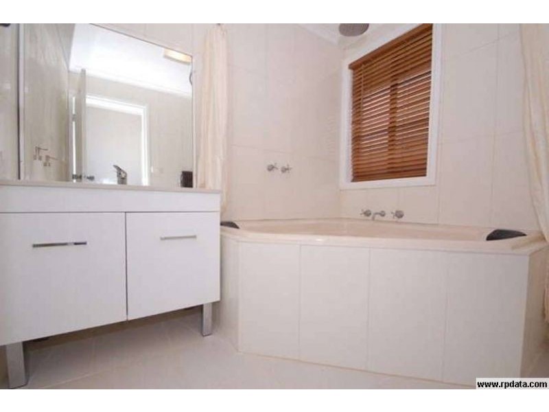 4 Barklya Court, Hoppers Crossing VIC 3029