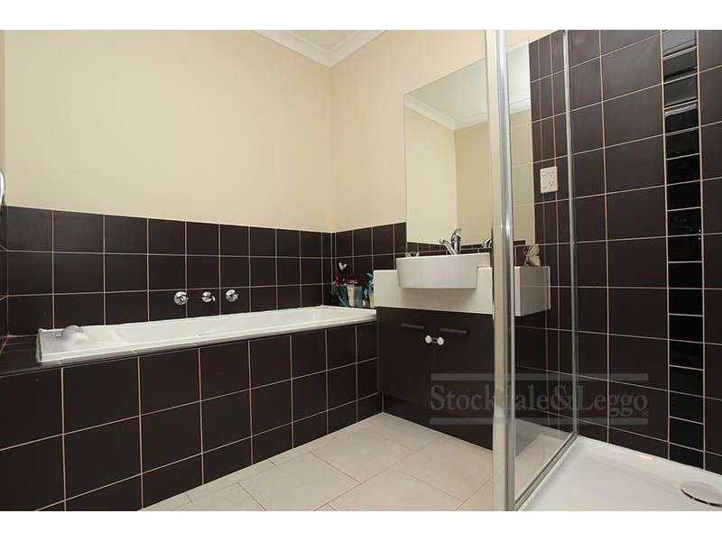 2/97 Greens Road, Wyndham Vale VIC 3024