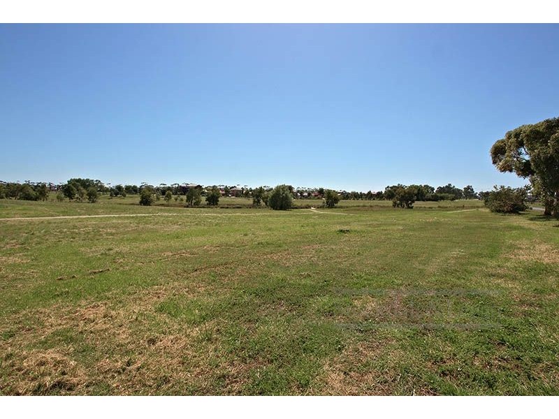 2/97 Greens Road, Wyndham Vale VIC 3024