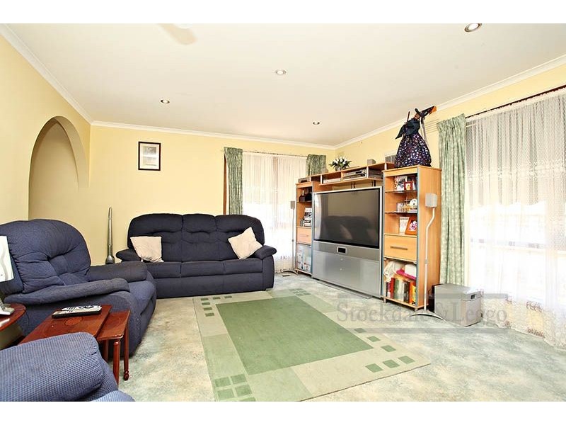 8 Charinga Drive, Werribee VIC 3030