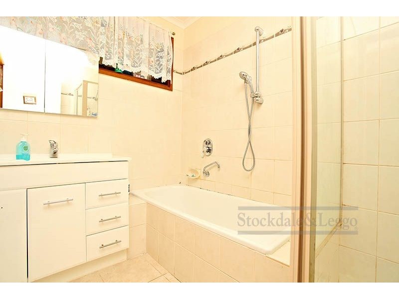 8 Charinga Drive, Werribee VIC 3030