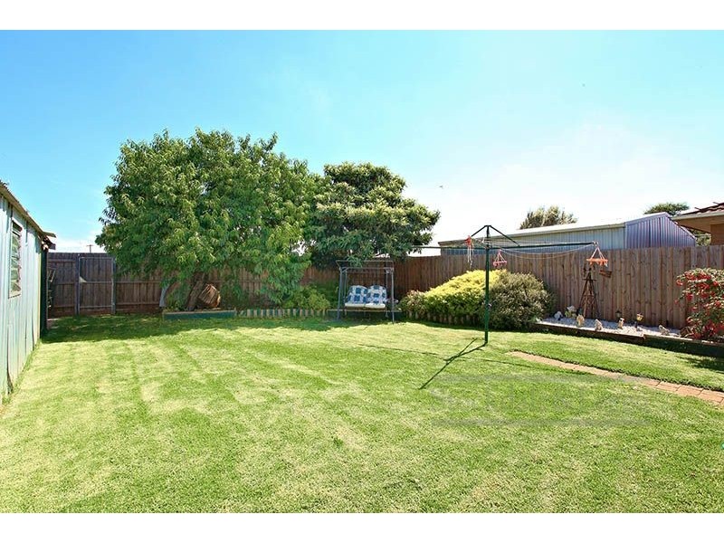 8 Charinga Drive, Werribee VIC 3030