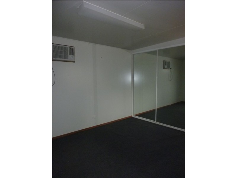 7 Grouse Crt (Rear Bungalow), Werribee VIC 3030