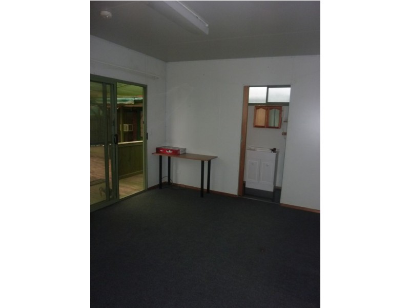 7 Grouse Crt (Rear Bungalow), Werribee VIC 3030