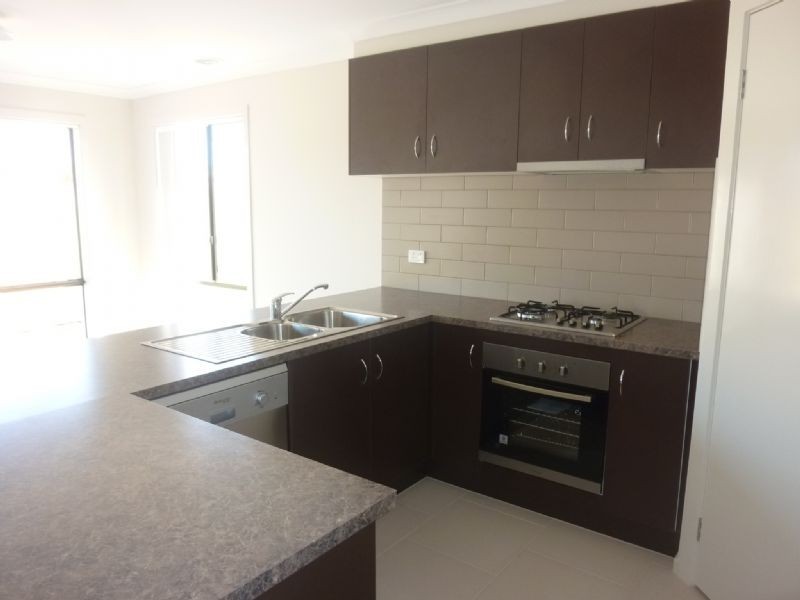 12 Landscape Drive, Truganina VIC 3029