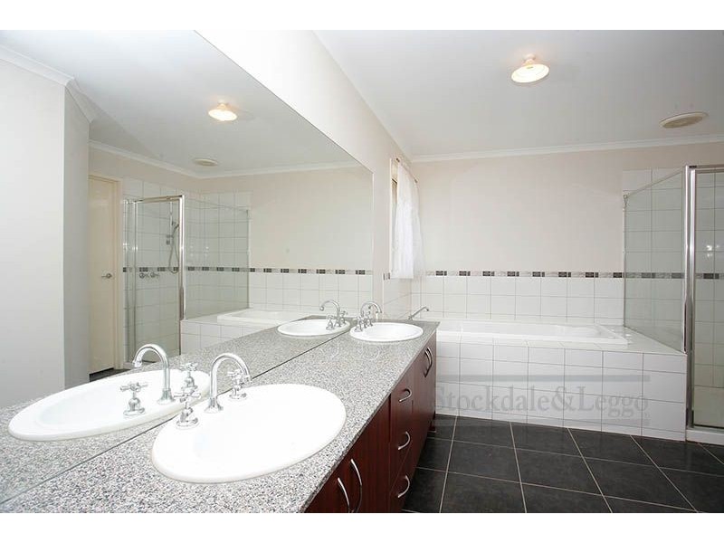6 Red Blaze Place, Tarneit VIC 3029