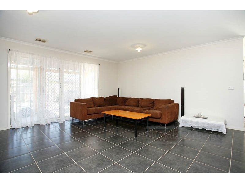 6 Red Blaze Place, Tarneit VIC 3029