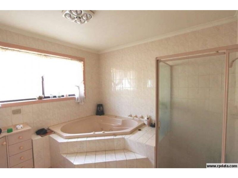 9 Bromage Close, Hoppers Crossing VIC 3029