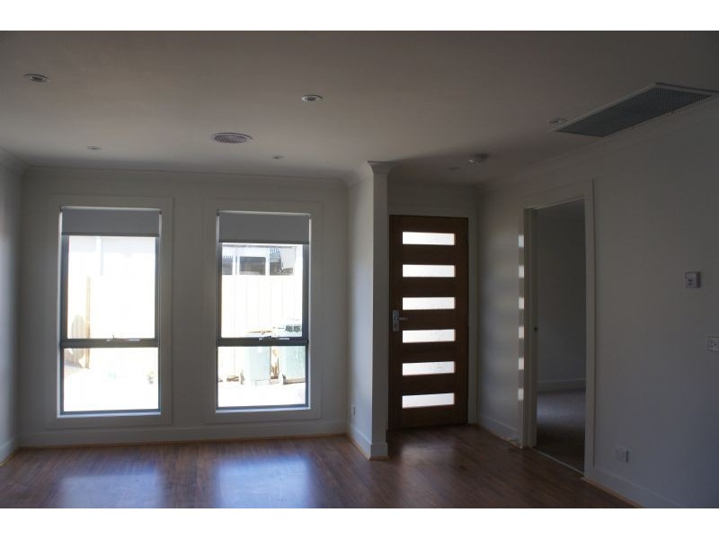 2/6 Pagnoccolo St, Werribee VIC 3030