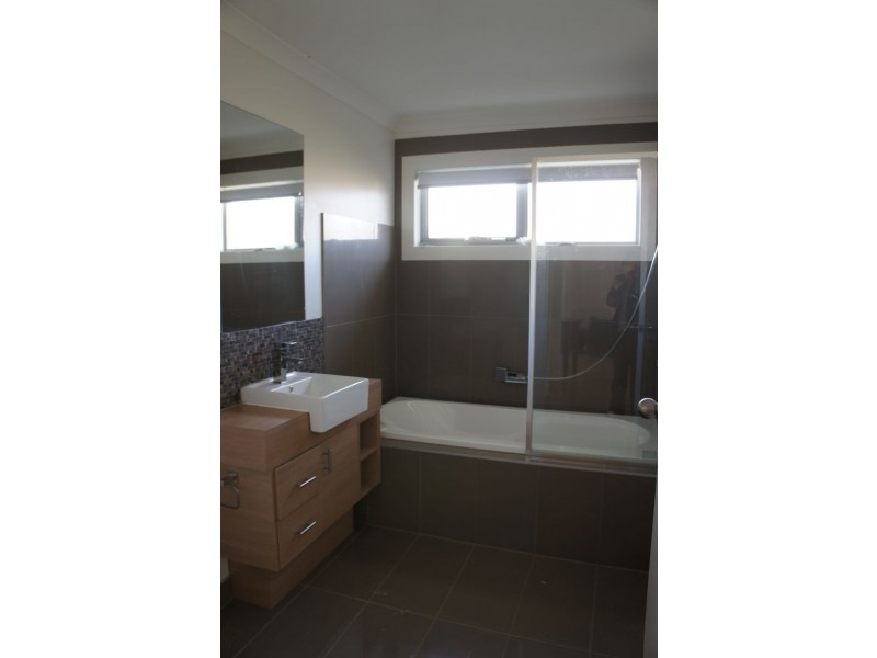 2/6 Pagnoccolo St, Werribee VIC 3030