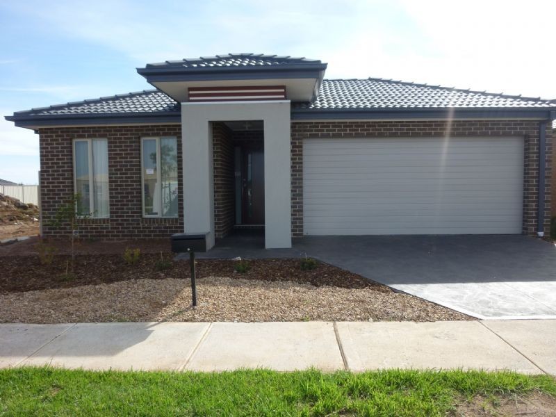 102 Federation Drive, Truganina VIC 3029