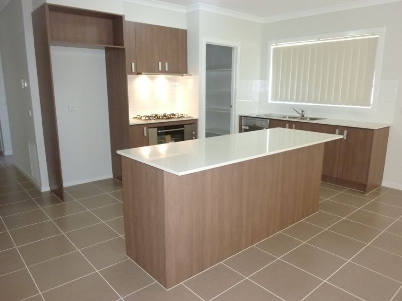 102 Federation Drive, Truganina VIC 3029