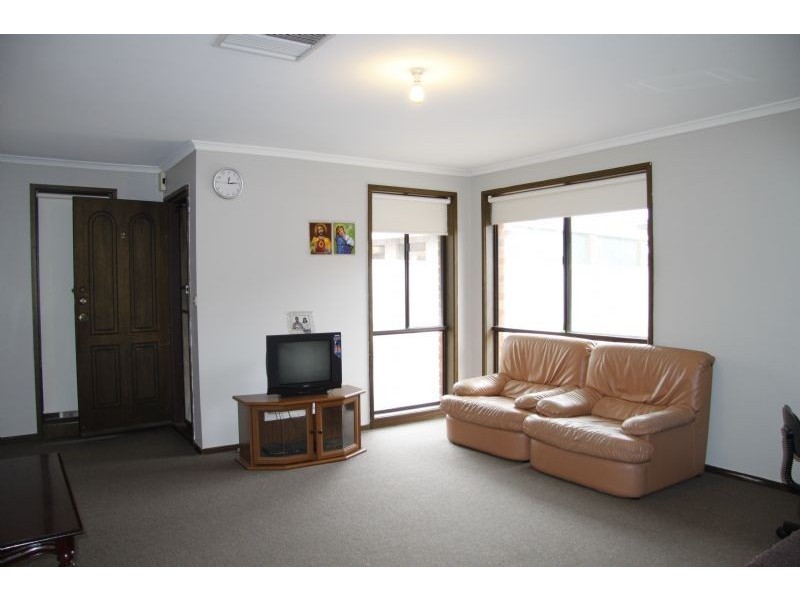 2/18 Minogue Crescent, Hoppers Crossing VIC 3029