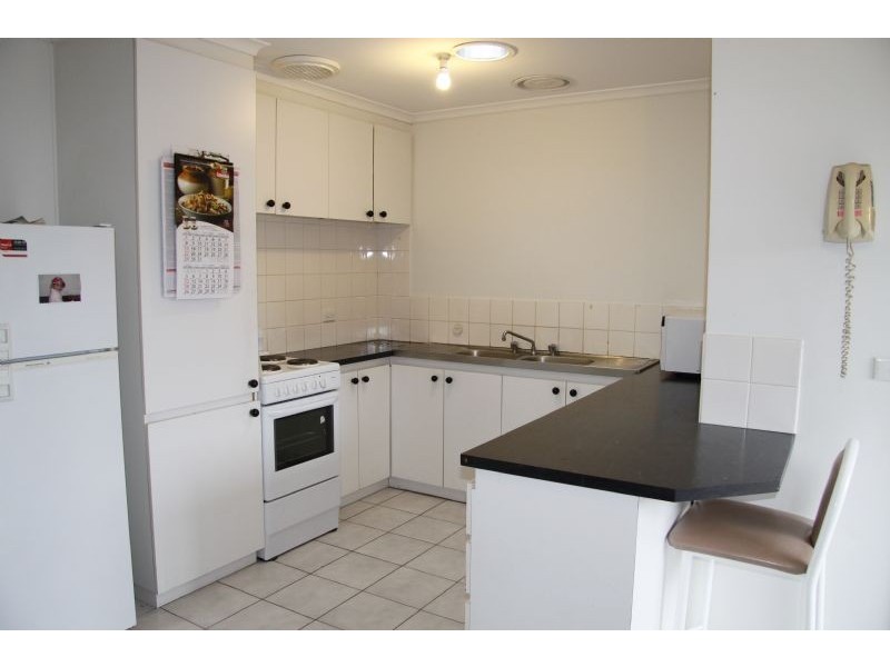 2/18 Minogue Crescent, Hoppers Crossing VIC 3029
