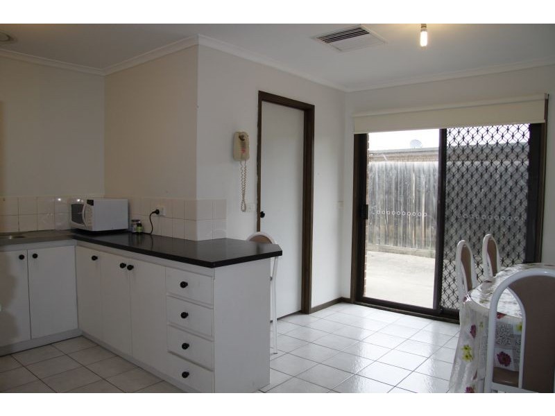 2/18 Minogue Crescent, Hoppers Crossing VIC 3029