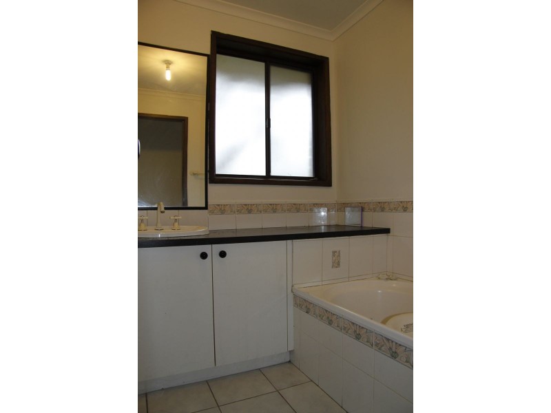 2/18 Minogue Crescent, Hoppers Crossing VIC 3029