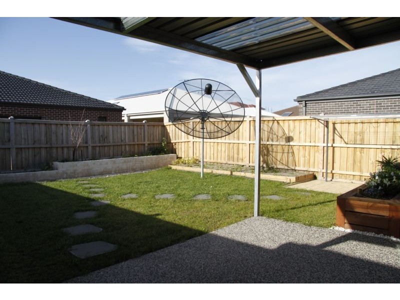 8 Malibu Blvd, Point Cook VIC 3030