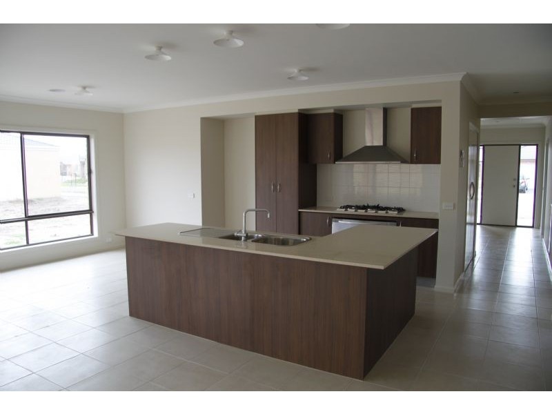 24 Rowan Avenue, Williams Landing VIC 3027