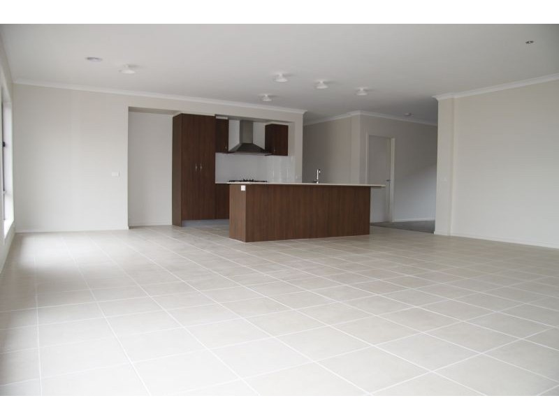 24 Rowan Avenue, Williams Landing VIC 3027