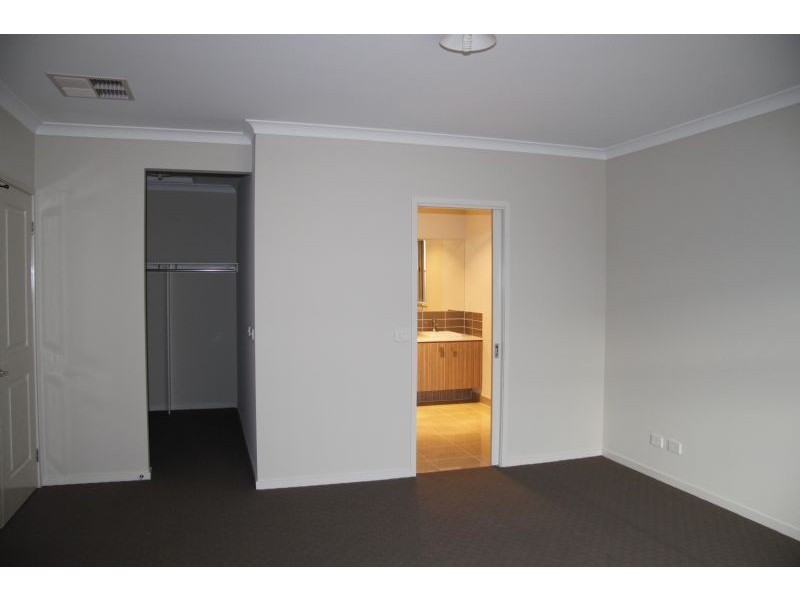 21 Berington Drive, Williams Landing VIC 3027