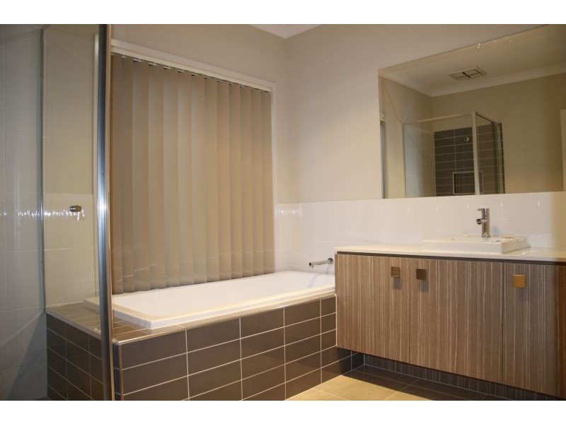 21 Berington Drive, Williams Landing VIC 3027