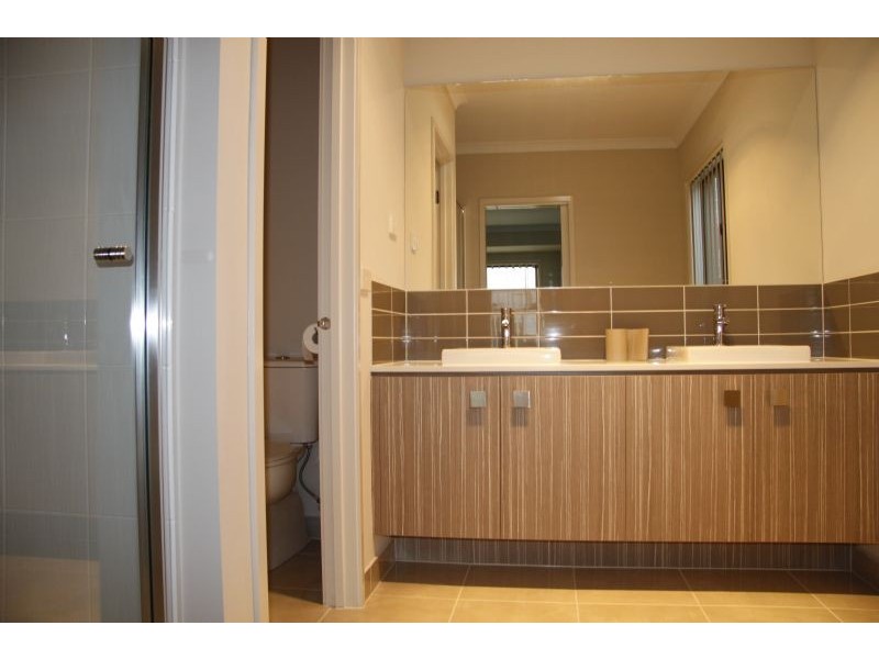 21 Berington Drive, Williams Landing VIC 3027