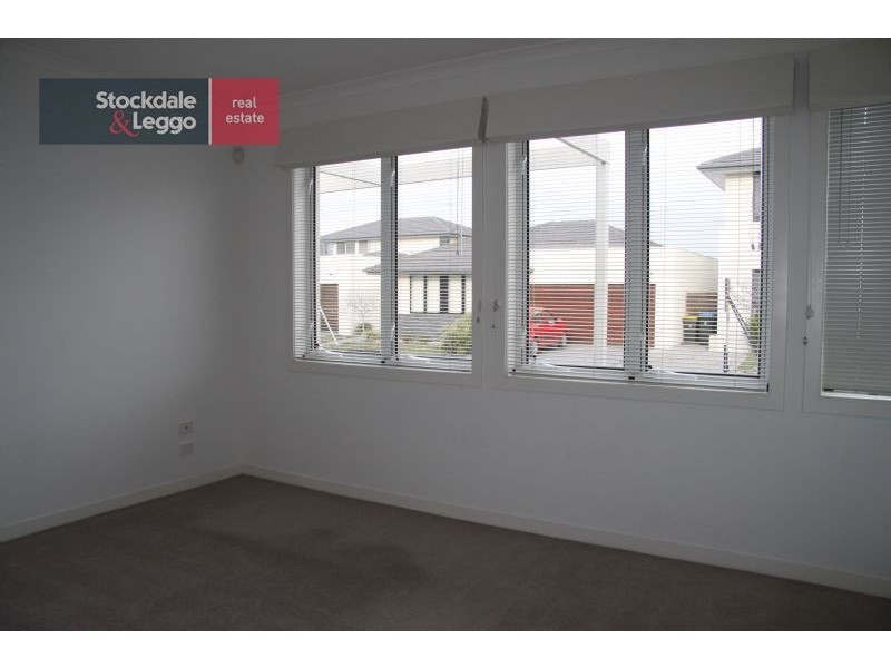 67 Signature Blvd, Sanctuary Lakes VIC 3030