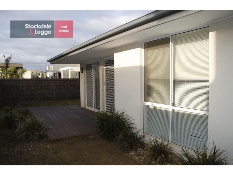 67 Signature Blvd, Sanctuary Lakes VIC 3030