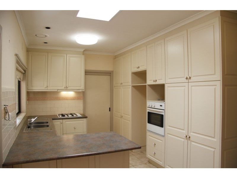 18 Grant Avenue, Werribee VIC 3030