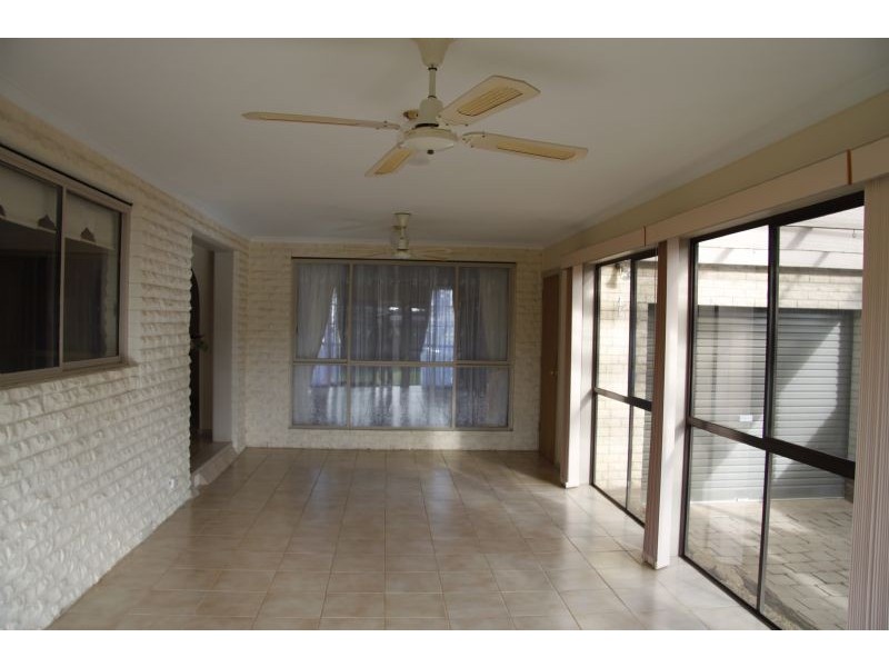 18 Grant Avenue, Werribee VIC 3030