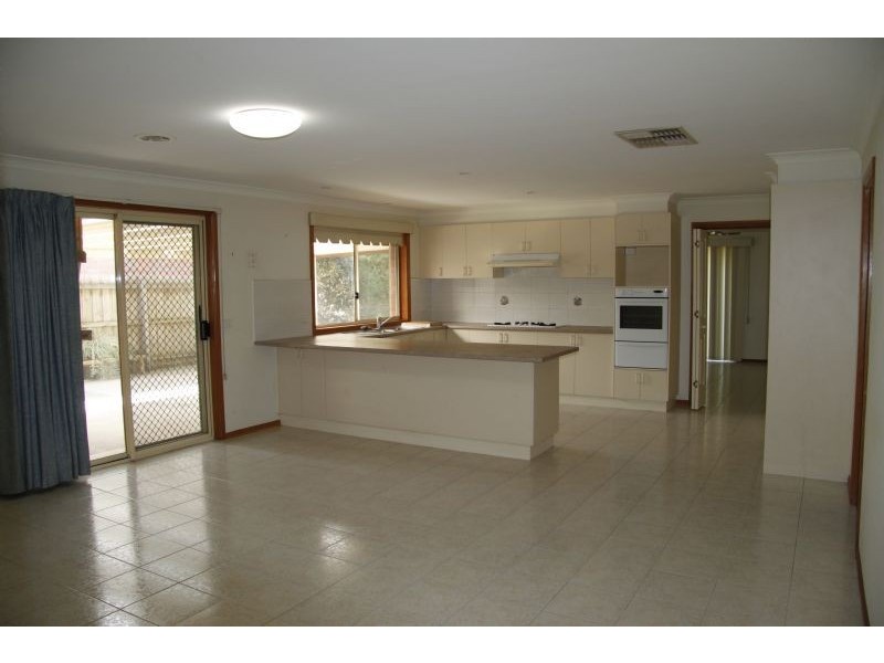 8 Millstream Avenue, Point Cook VIC 3030