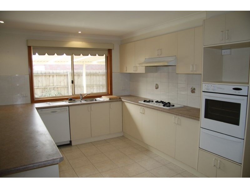 8 Millstream Avenue, Point Cook VIC 3030