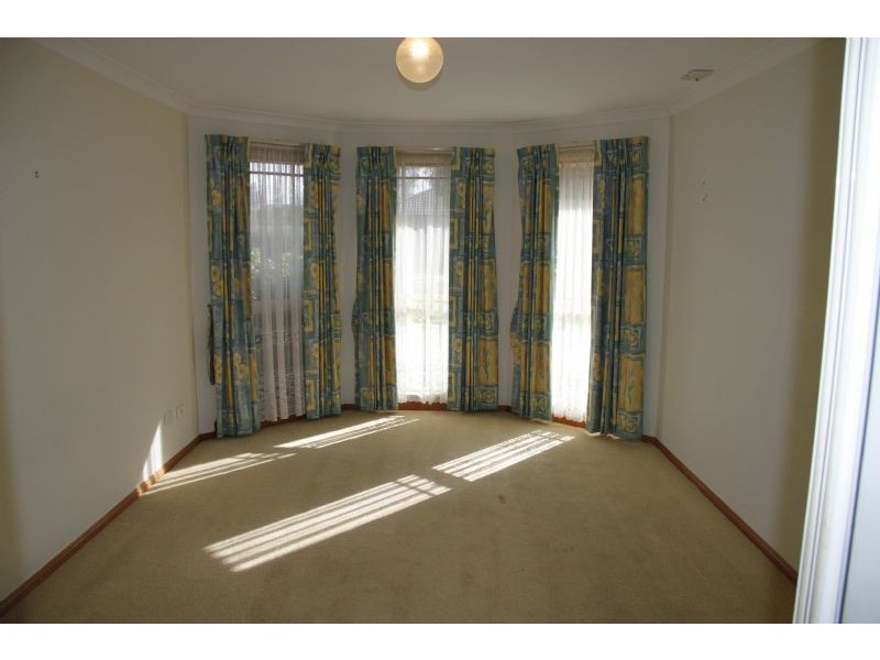 8 Millstream Avenue, Point Cook VIC 3030