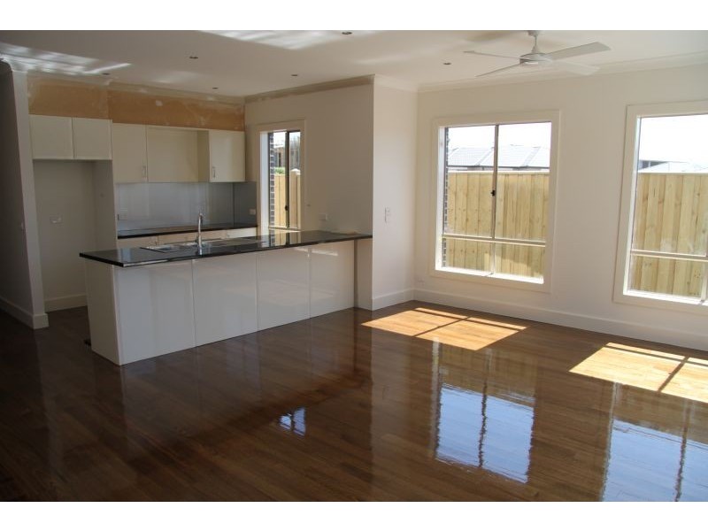 34 Bushlark Crescent, Williams Landing VIC 3027