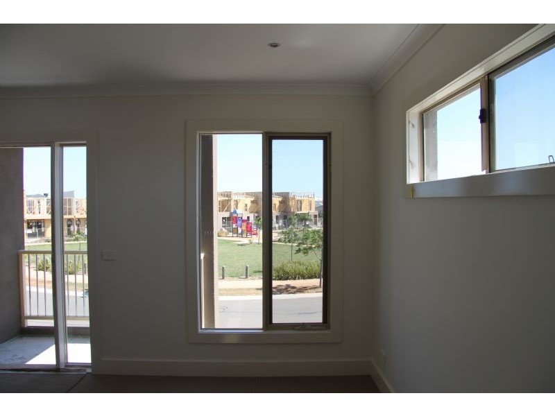 34 Bushlark Crescent, Williams Landing VIC 3027